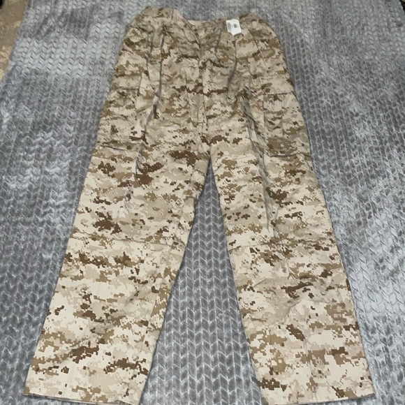NWT Trousers, Desert MARPAT Camouflage, MCCUU. Size Medium. - Picture 6 of 11